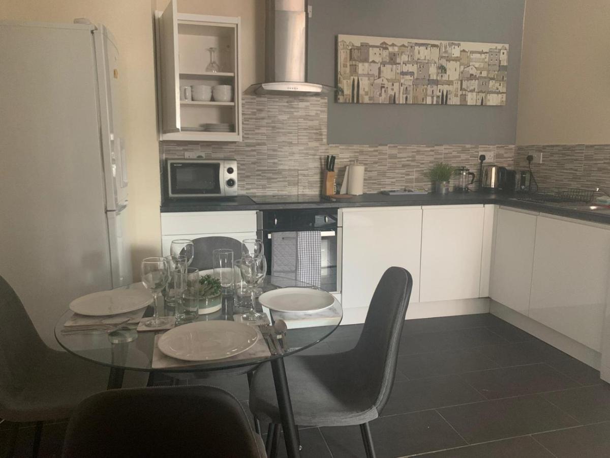 Absolute Stays In Sherwood- Nottingham Castle- Capital Fm Arena Nottingham- Contractors-Free Wifi- Free Parking- Long And Short Stays- Families-East Midlands Airport-Trent Bridge-Actors-Aria Court- Mansfield Luaran gambar